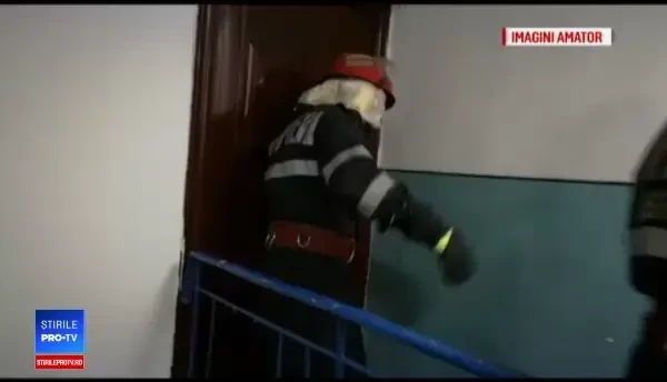 Copil de 7 ani, încuiat în casă de tată, în pericol să cadă de la etaj