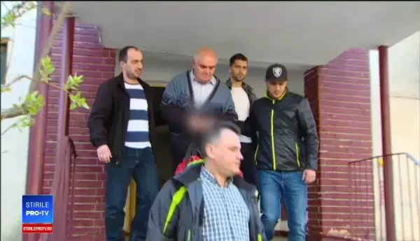 Profesor, condamnat pentru o crimă comisă în 1998. Mama sa l-a ajutat să scape de anchetă