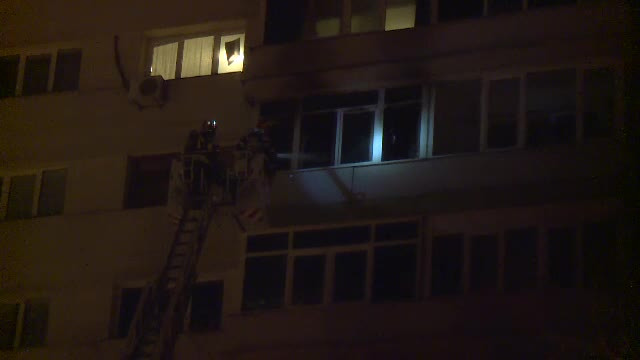 Două incendii soldate cu două decese, vineri noaptea, în Capitală