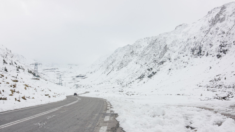 Vremea 17 februarie. Iarna revine în noaptea de sâmbătă spre duminică
