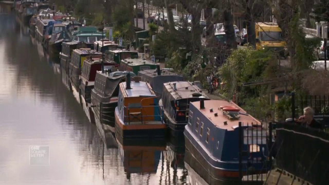 Tot mai mulți londonezi aleg să locuiască pe apă. Prețul la care se ridică barca transformată în casă