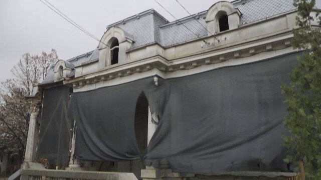 Una din cele mai frumoase clădiri din țară, o ruină. Istoria fostei primării din Mizil