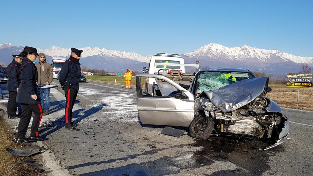 O româncă s-a urcat în maşina unui italian de 96 de ani, iar acum e la un pas de moarte