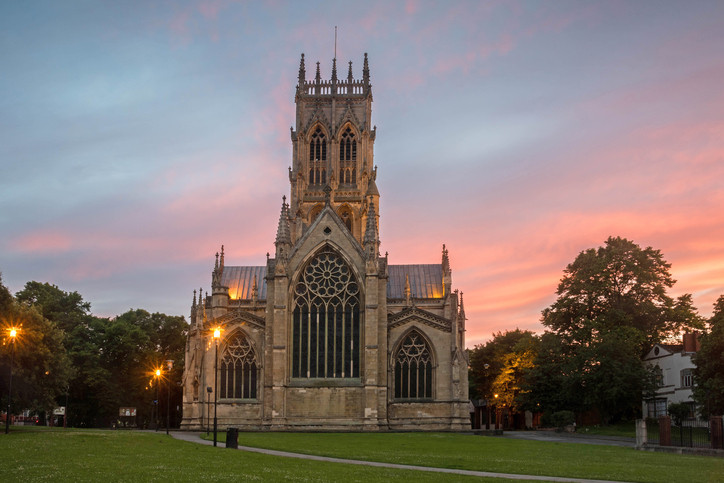 Bisericile din Anglia, folosite pentru a da internet la sate