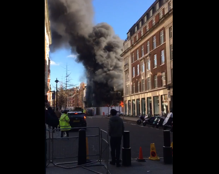Incendiu puternic într-un cartier din Londra. Peste 50 de pompieri au intervenit