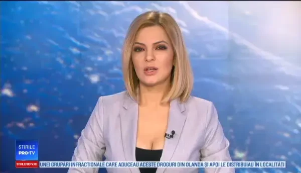 Elton John, lovit în timpul unui concert de un fan. Obiectul care i-a fost aruncat în față