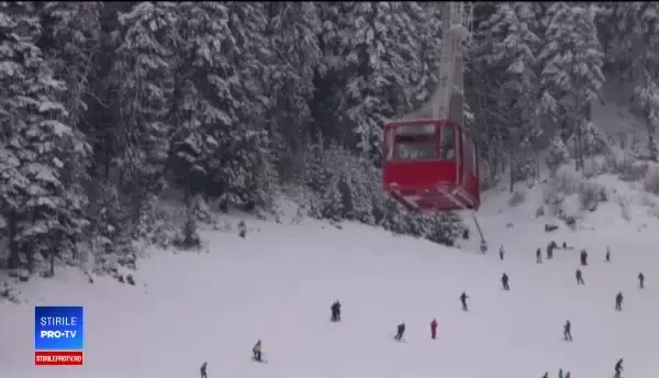 De Ziua Îndrăgostiților, multe cupluri au ales un weekend la munte. Pârtiile, pline de turiști