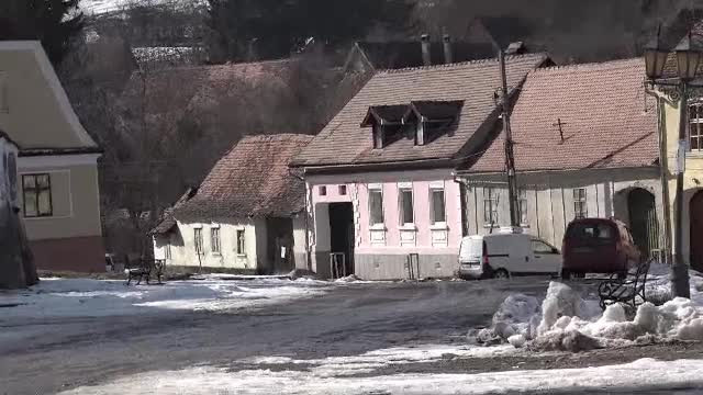 Locuitori din Saschiz, amendați de autorități după ce și-au renovat casele