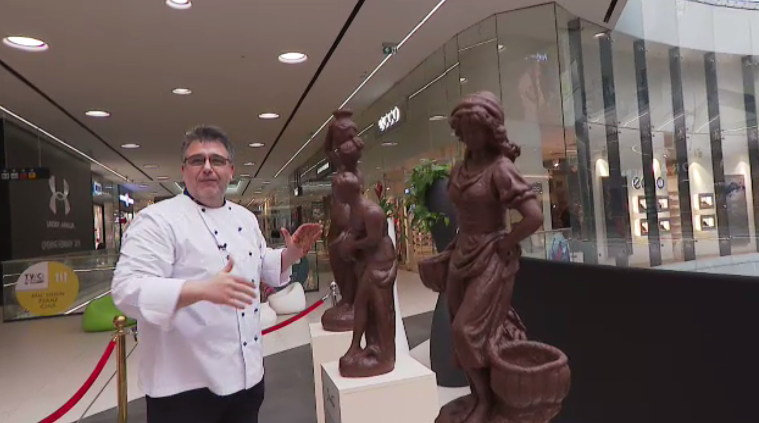 Expoziție de ciocolată într-un centru comercial din București. Venus din Milo, printre exponate