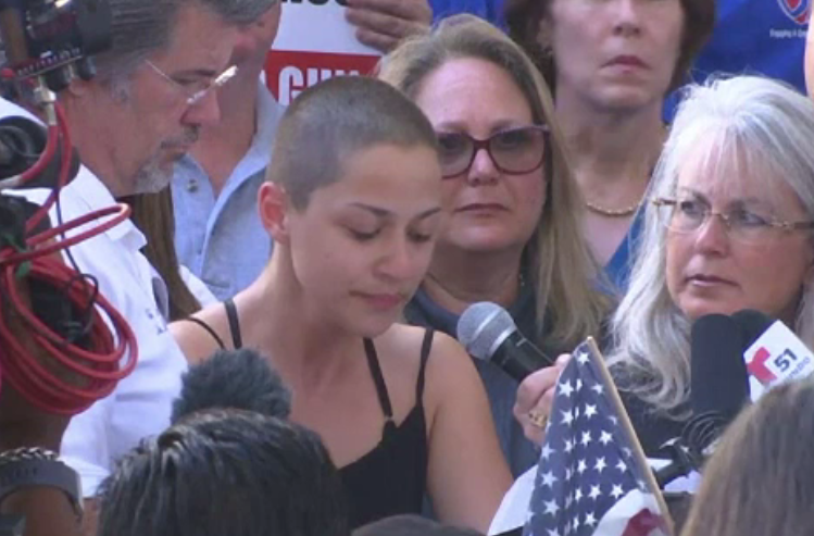 Discursul puternic, în lacrimi, al unei eleve care a supraviețuit atacului din Florida