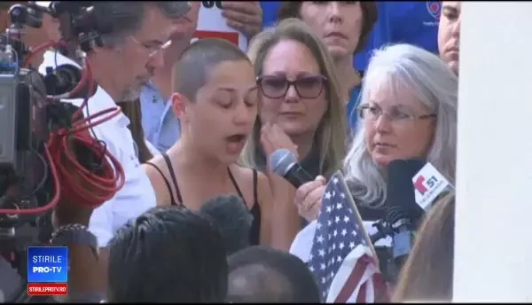 Discursul puternic, în lacrimi, al unei eleve care a supraviețuit atacului din Florida
