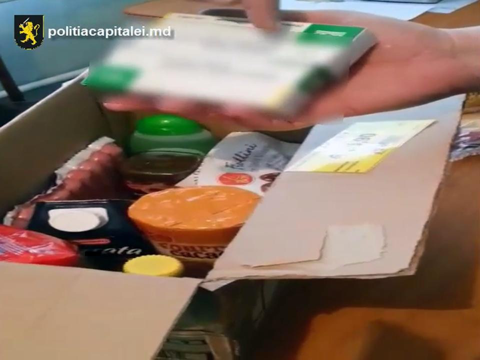 Femeie reținută imediat după ce a ridicat un colet cu mâncare din Italia. Descoperirea polițiștilor
