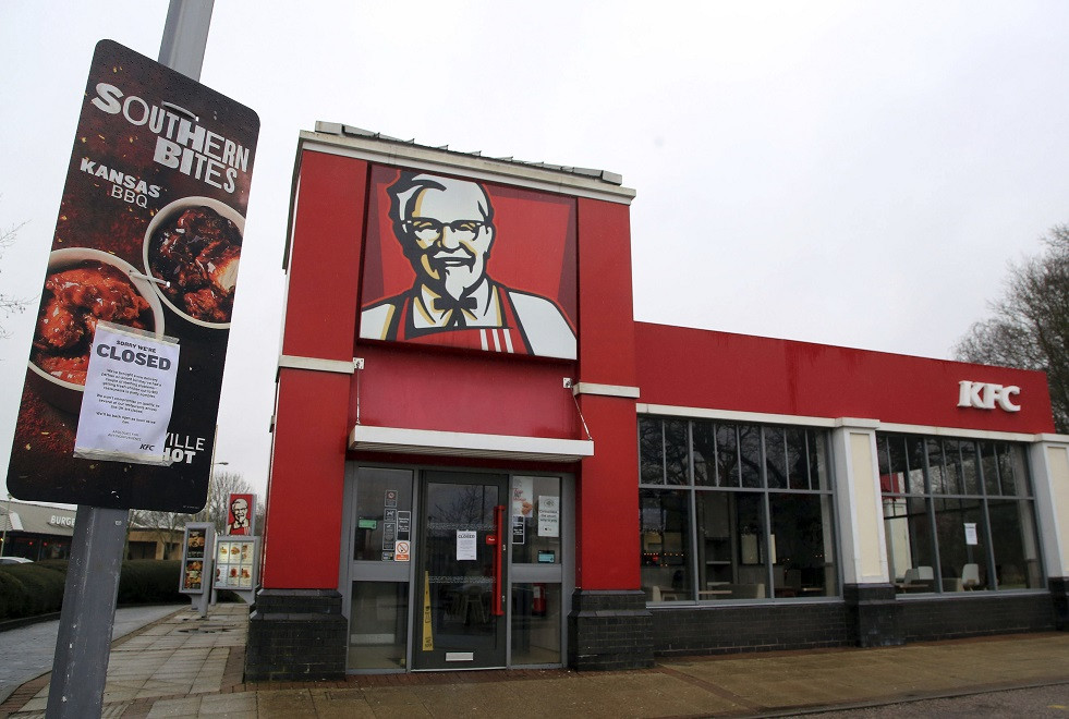 Sute de restaurante KFC din Marea Britanie s-au închis pentru că nu aveau carne de pui