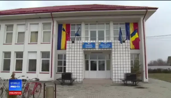 Investiție de un milion de euro, într-o localitate dâmbovițeană: Plouă înăuntru, se fură