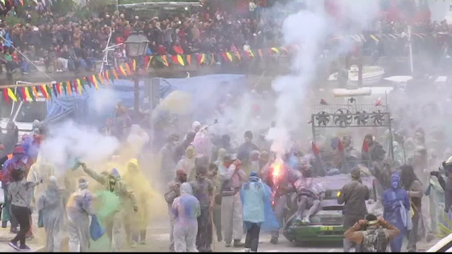 ”Războiul făinii", obiceiul plin de culoare din prima zi a Postului Mare dintr-un oraș din Grecia