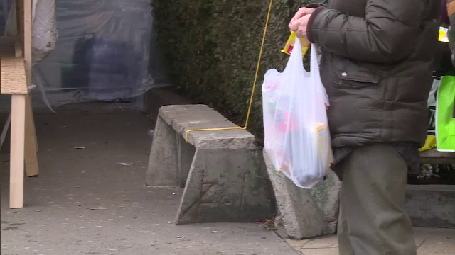 Pungile de plastic subțiri, cu mâner, interzise și în România. Cât de dăunătoare sunt
