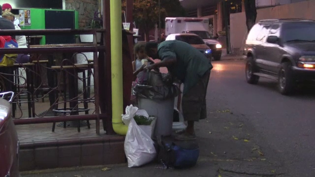 Peste jumătate dintre tinerii care trăiesc în Venezuela vor să fugă din țară. Principalul motiv, foametea