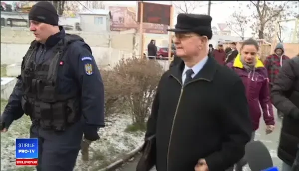 Procesul Mineriada. Virgil Măgureanu, întâmpinat cu huiduieli. Un bărbat a leșinat