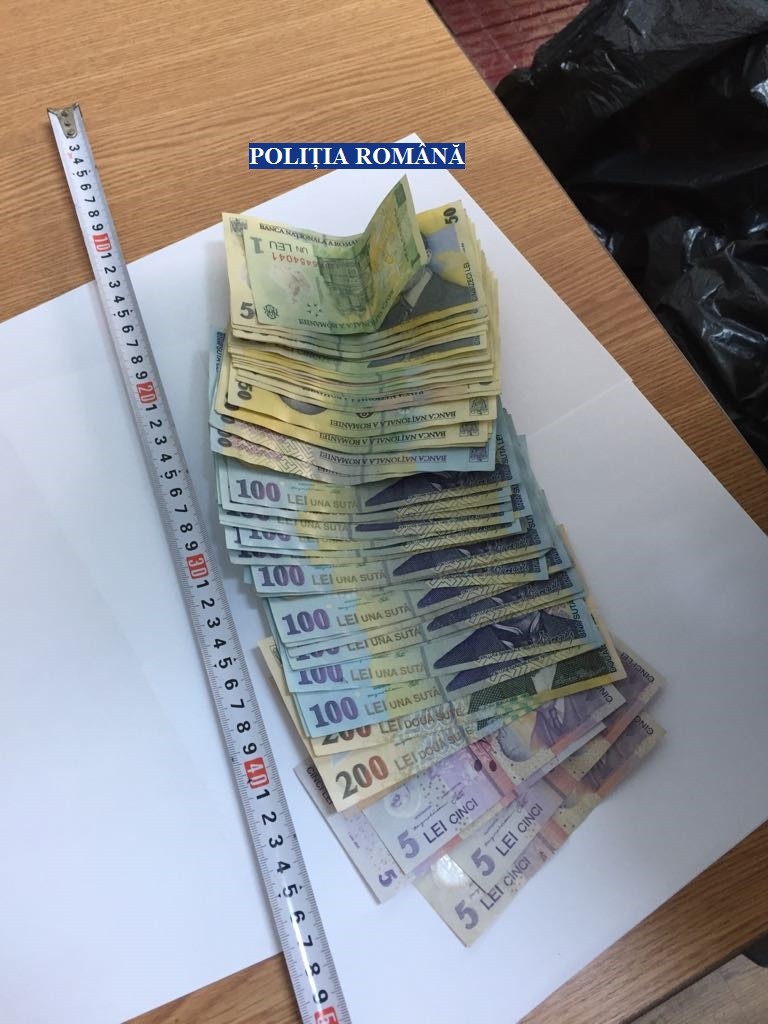 60.000 de țigarete, confiscate de la un bărbat din Olt. Suspectul a rămas fără bani și mașină