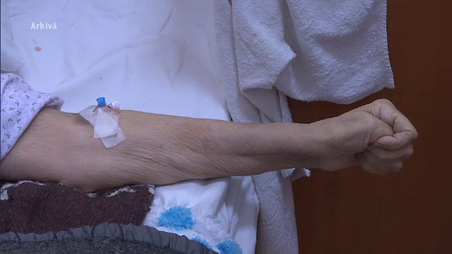 Pacienții cu demență, tratați abuziv în spitale: „Era legată și desfigurată”