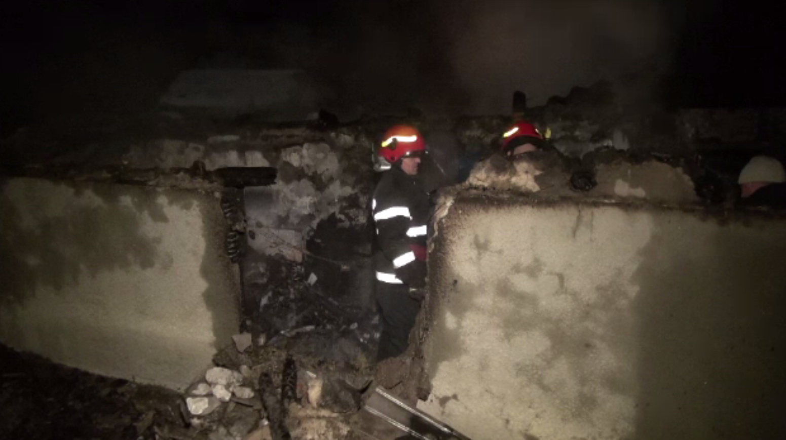 Doi bătrâni au ars de vii, după ce un incendiu puternic le-a mistuit casa