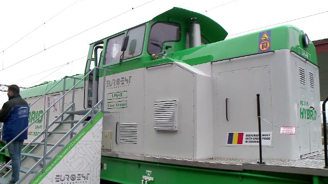 O echipă românească a fabricat prima locomotivă hibrid: „Evită în totalitate poluarea”
