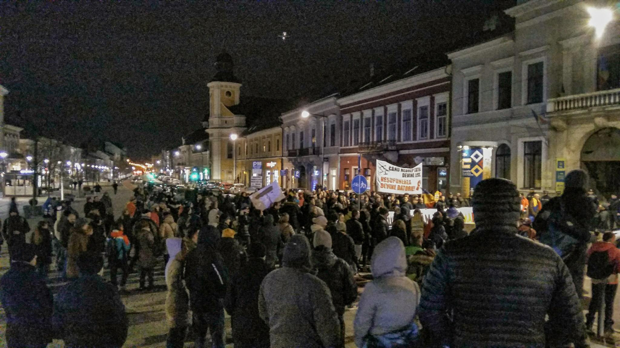 200 de oameni au protestat în Cluj după OUG anunțată de Toader: ”Afară cu PSD din țară”