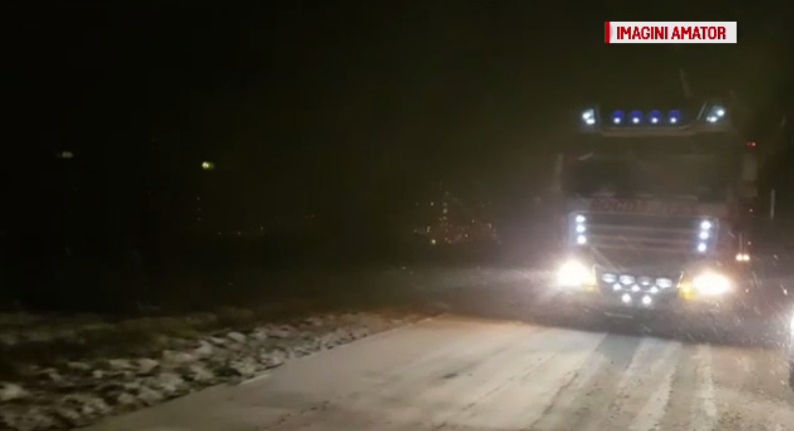 Probleme pe șosele și circulație oprită din cauza ninsorilor abundente din țară