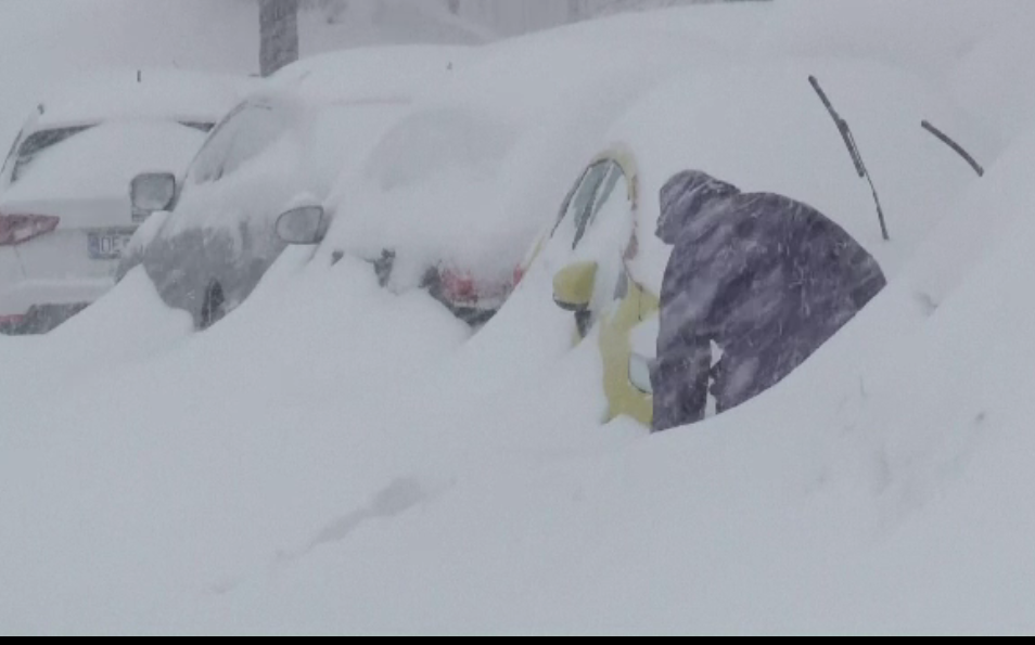 Iarnă grea în Croația. A fost mobilizată armata după ce zăpada a atins jumătate de metru