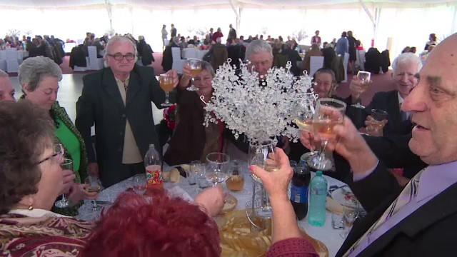 73 de cupluri din Târgu Jiu au sărbătorit nunta de aur. ”Trebuie să ierţi ca să rezişti”