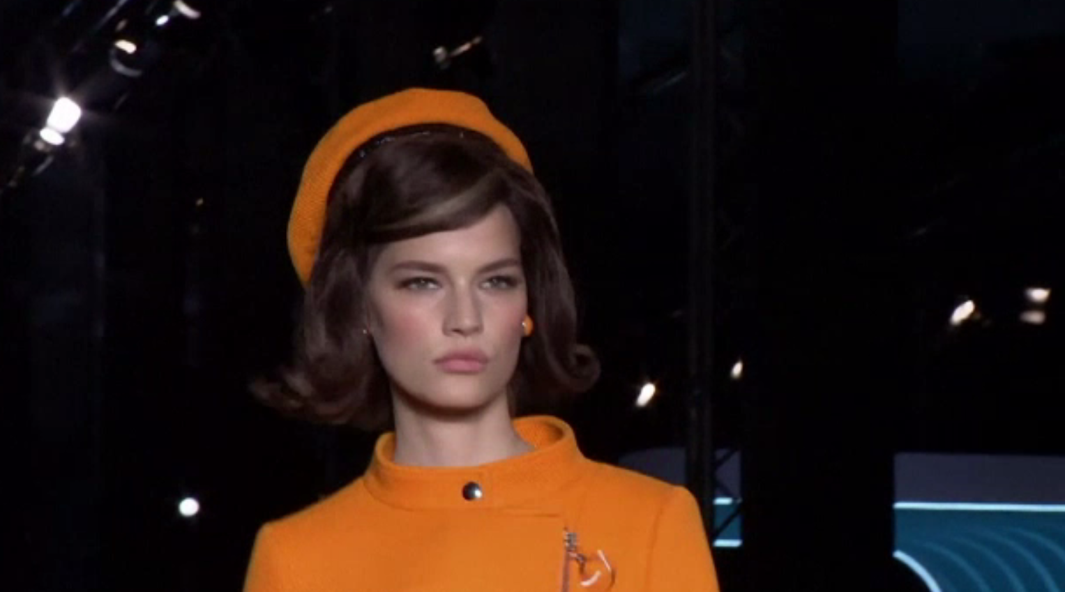 Ținute inspirate din stilul lui Jackie Kennedy, prezentate la Săptămâna Modei de la Milano