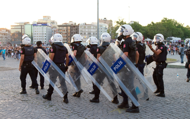 Trei profesori universitari, acuzaţi de "propagandă teroristă", condamnaţi