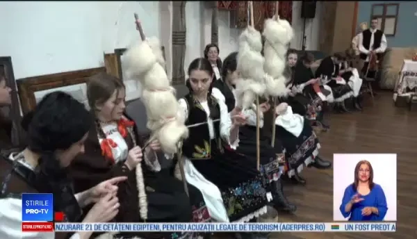 Tinerii din Baia Mare au renunțat la smartphone pentru câteva ore și s-au adunat la șezătoare