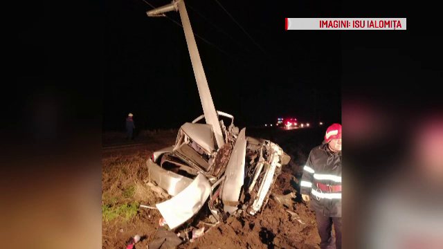 A murit aproape de casă după ce a intrat într-un stâlp. Maşina s-a făcut bucăţi