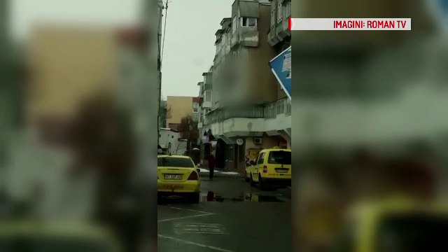 Un tânăr și-ar fi împins tatăl de la etaj. Momentul, surprins de un martor