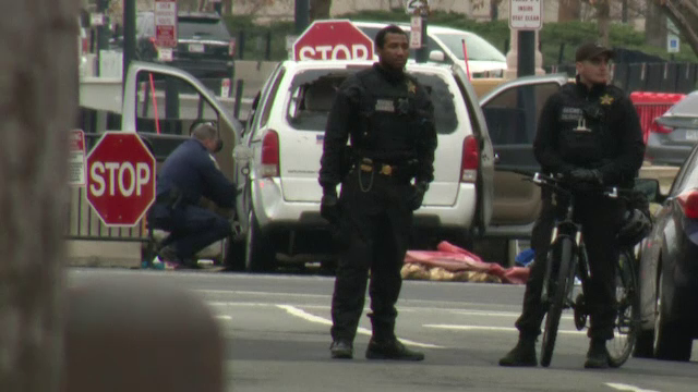 O maşină a lovit o barieră de securitate lângă Casa Albă