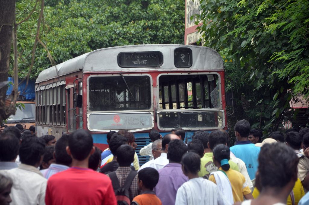 9 morți și cel puțin 20 de răniți, la o școală din India. Autorul, căutat de autorități