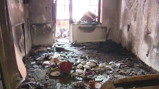 Alertă într-un bloc din Dâmbovița, invadat de un fum dens. 20 de persoane, evacuate