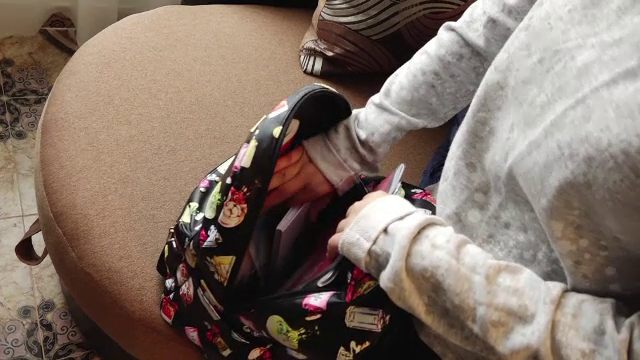 Lege pentru ca ghiozdanele elevilor să nu depăşească 10% din greutatea copiilor