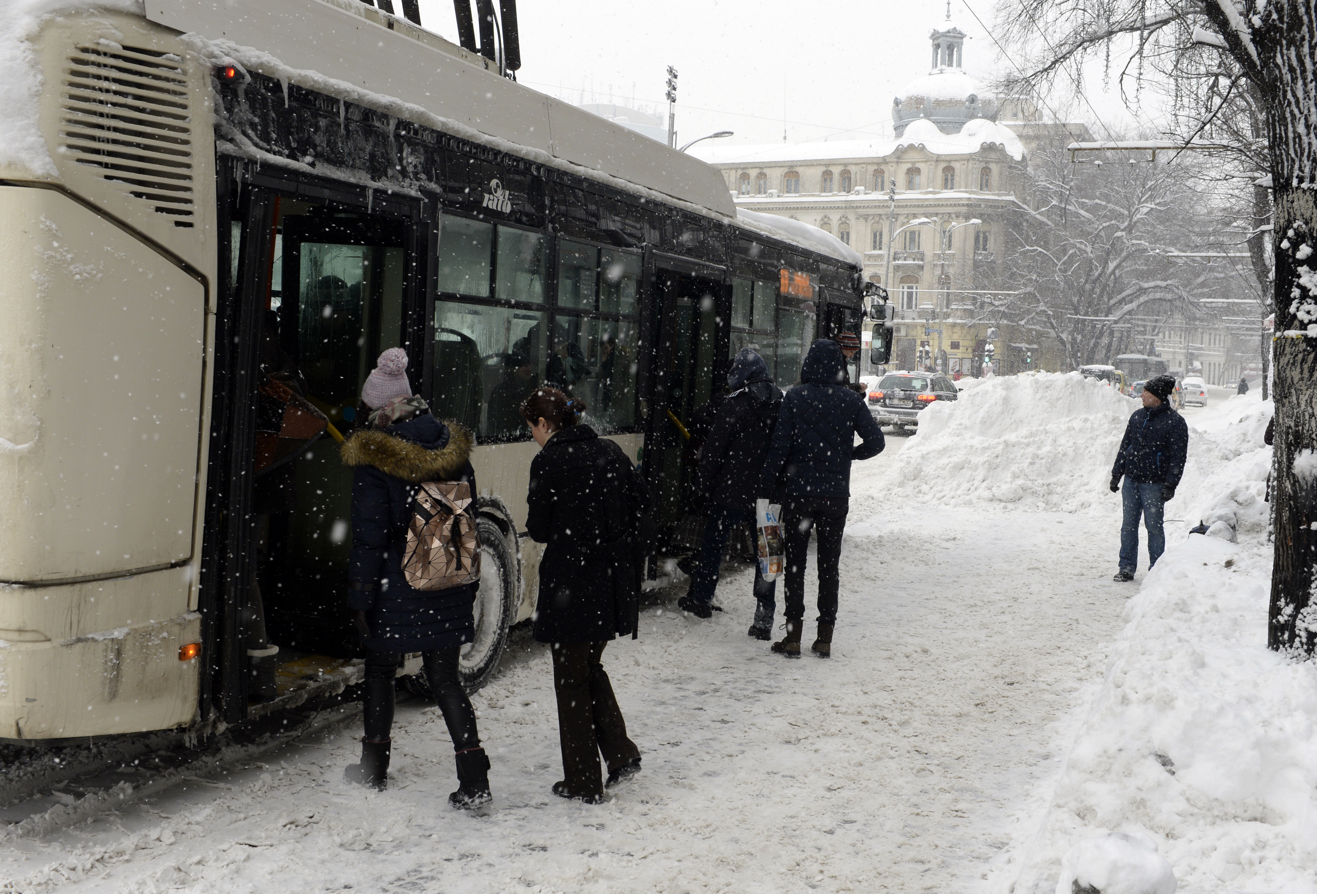 Lista județelor în care cursurile vor fi suspendate marți și miercuri