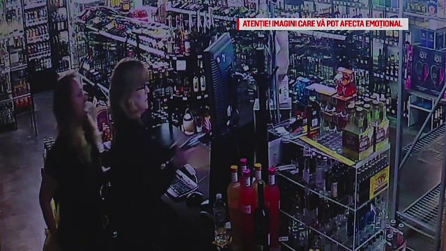 Momentul când un hoț este împușcat într-un magazin de două vânzătoare