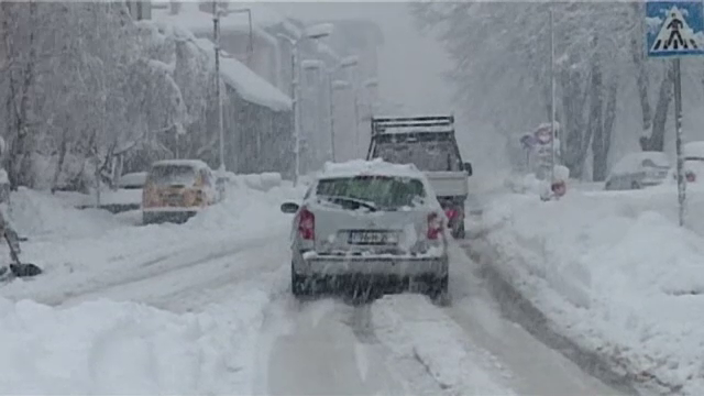 Ninsori în întreaga țară, luni și marți. Avertismentul transmis de ANM