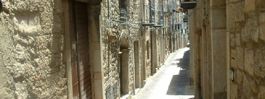 Metoda prin care românii pot să-şi cumpere casă în Italia cu un euro