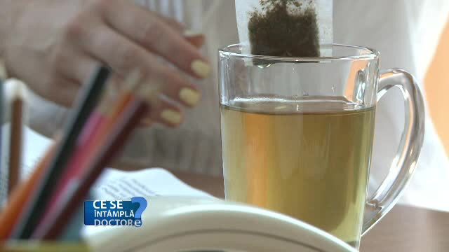 Cât de periculoase sunt de fapt medicamentele naturiste. Ceaiul de sunătoare, toxic