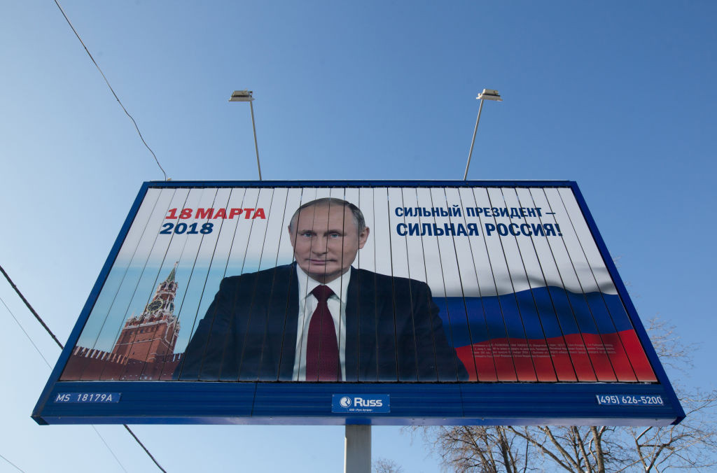 O revistă din Rusia se folosește de manechine pentru a îi convinge pe tineri să vină la vot