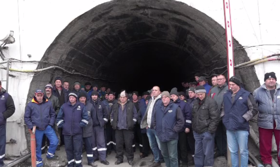 Deși e nevoie de sare pentru drumuri, salinele sunt blocate de proteste