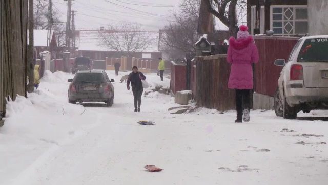 Bănuit că şi-ar fi violat fiica minoră, un bărbat din Covasna a fugit în Ungaria