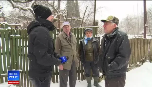 A ieşit să ducă gunoiul şi a îngheţat. Toată noaptea a nins pe el