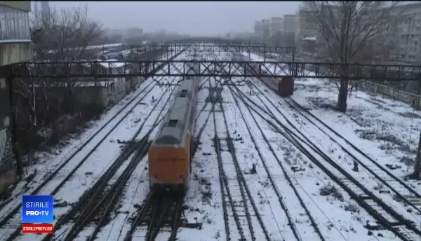 Traficul feroviar, dat peste cap de viscol. CFR a anulat 58 de trenuri