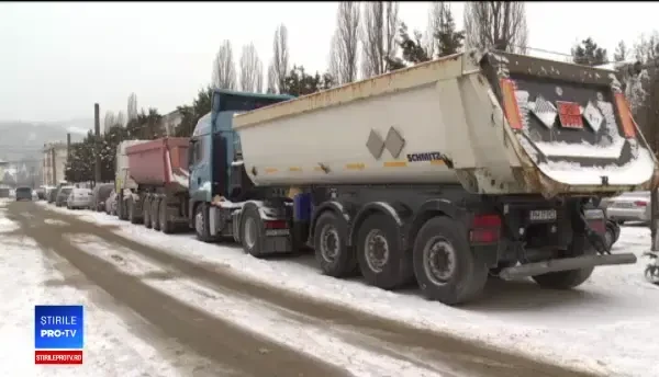 Deși e nevoie de sare pentru drumuri, salinele sunt blocate de proteste